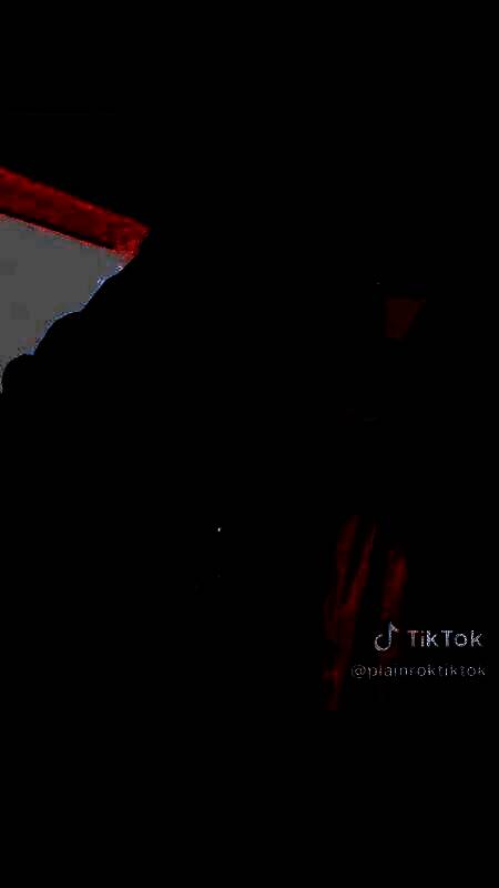 国外博主暴力打砸Switch2主机现场