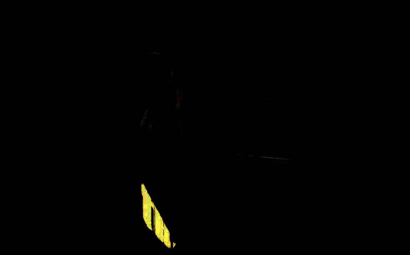 实验室中央摆放着融合多种动物特征的巨型改造生物