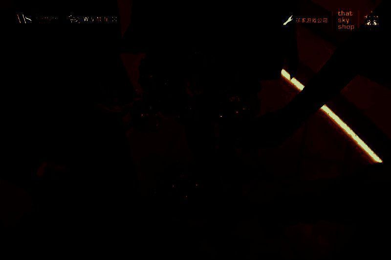 孩子们在家长陪同下参与环保手工课程，脸上洋溢着成就感的笑容