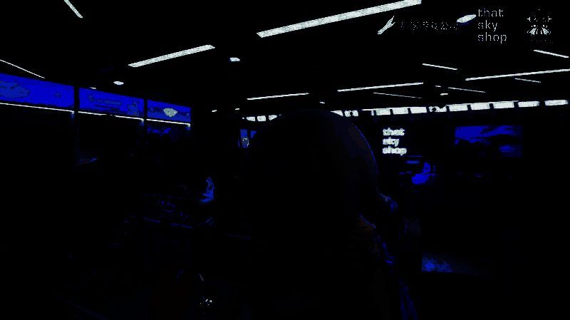 武汉限定周边产品实物展示，细节精致且富有地方文化特色