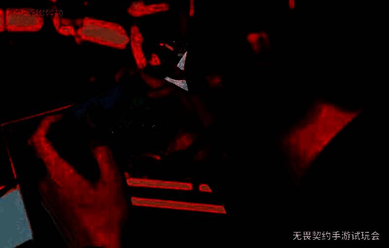 雨中玩家有序排队，现场秩序井然