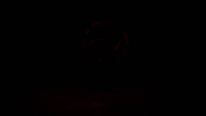 DualSense手柄特写，展示其细节设计与科技感