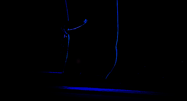 角色背景设定图，暗示复杂过往