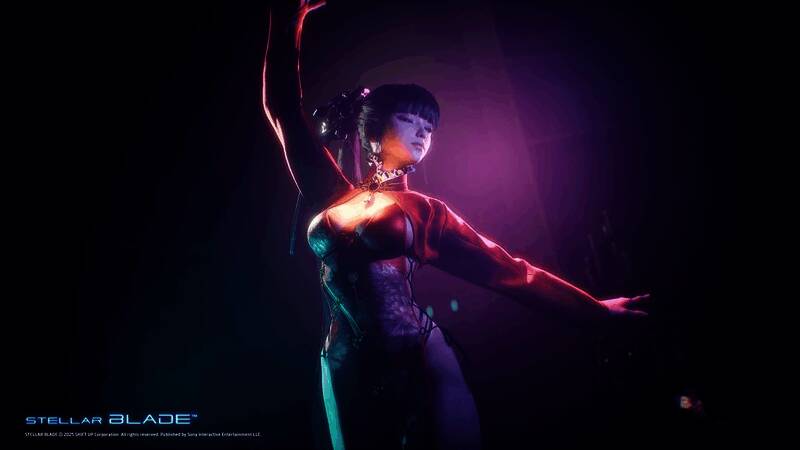 《剑星》制作人金亨泰接受采访现场照片，神情轻松