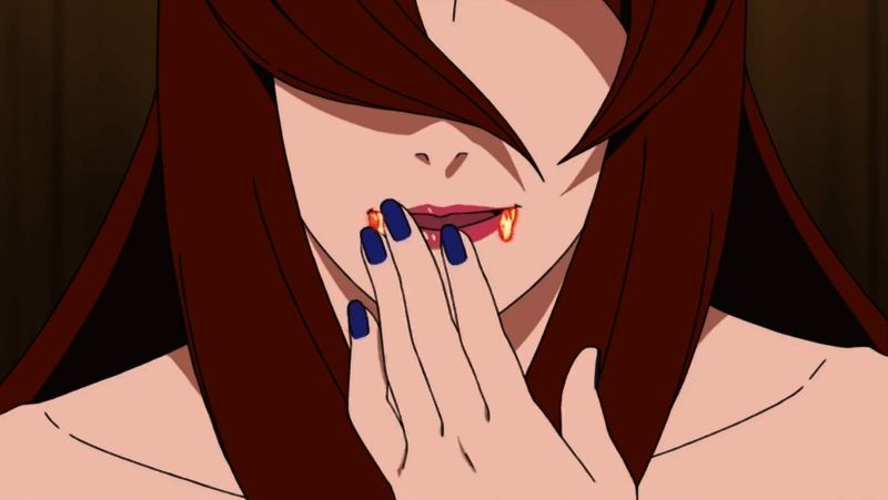 照美冥身穿水影长袍，手持武器，面带微笑地站立于战场之中