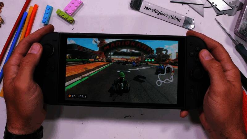 测试工具与设备摆放特写