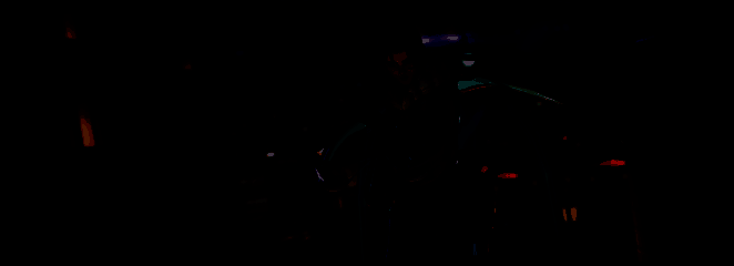 游戏角色界面展示多个英雄立绘，下方有‘即将到来’字样提示新版本内容