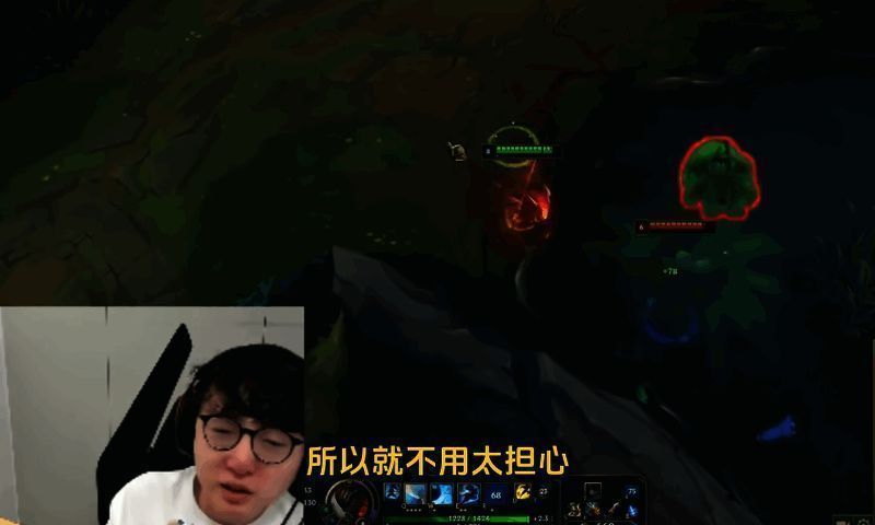 MLXG直播画面，展示所售商品，背景可见其略显无奈的表情