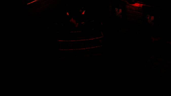 佩戴展示品的员工正在工作，周围出现光环特效