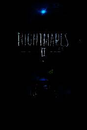 《古墓丽影：崛起》封面图，劳拉手持武器站在雪山之巅