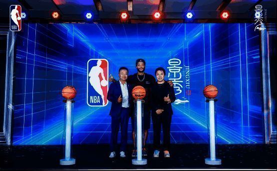 儒意景秀与NBA中国战略合作发布会现场，双方代表握手合影