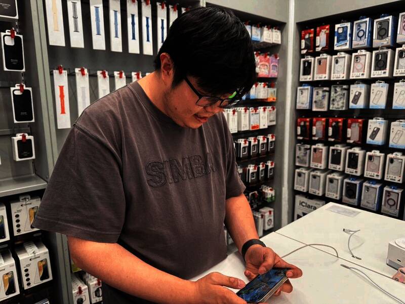 蛋仔碰碰棋界面展示，卡通风格棋盘与角色设计可爱十足