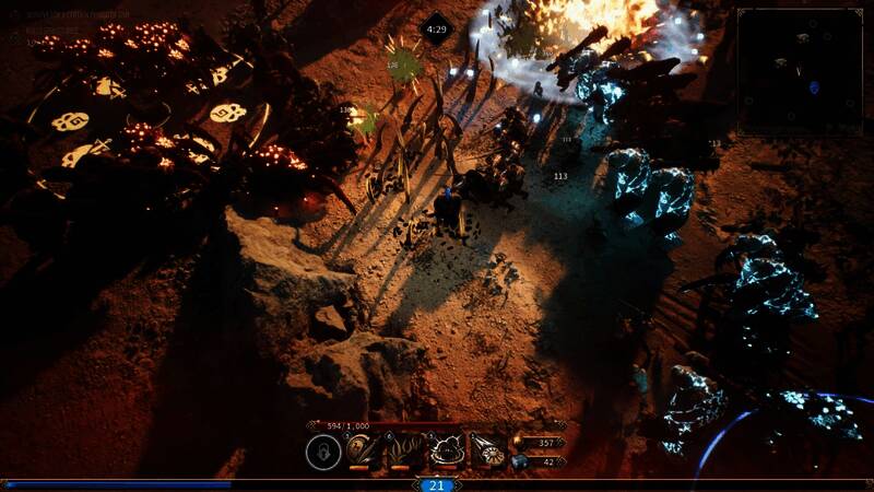 角色在密林环境中迎战大量敌人，背景有神秘遗迹浮现