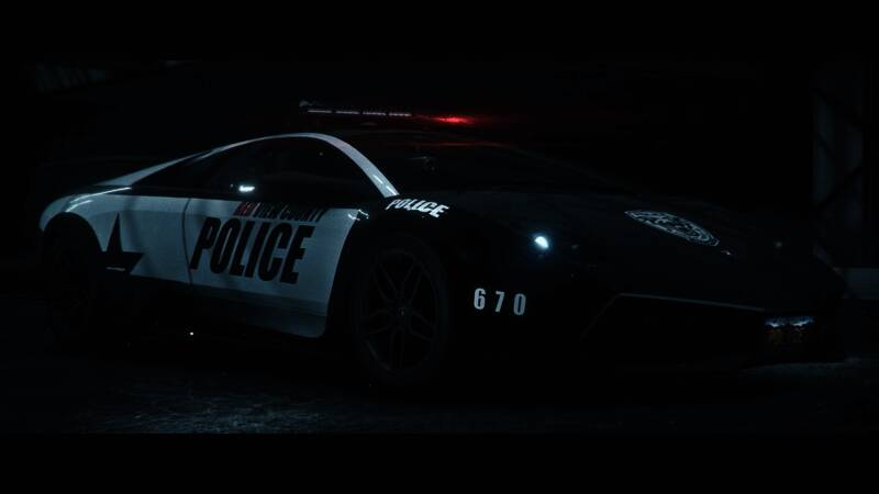 多人在线竞速场景，几辆赛车高速过弯