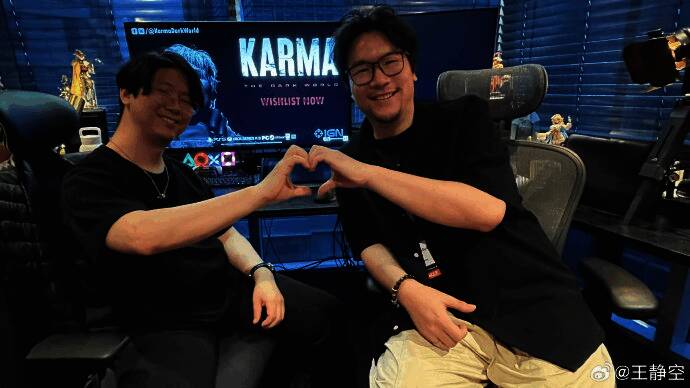 游戏角色丹尼尔·麦戈文在审讯室中审视线索的画面