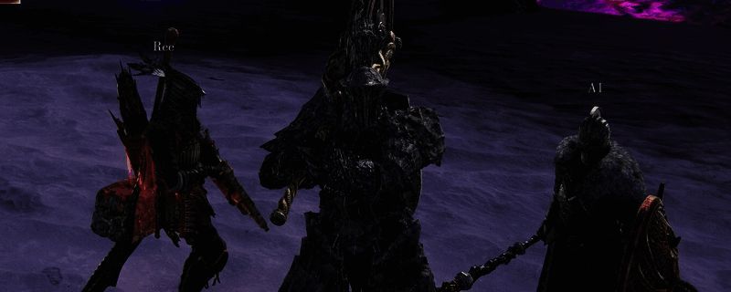 游戏战斗场景，角色在黑暗环境下与敌人激烈对抗，背景充满中世纪奇幻风格