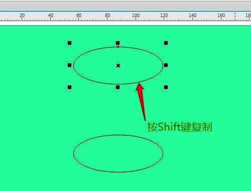 通过Shift键复制出的第二个椭圆被移动到底部位置