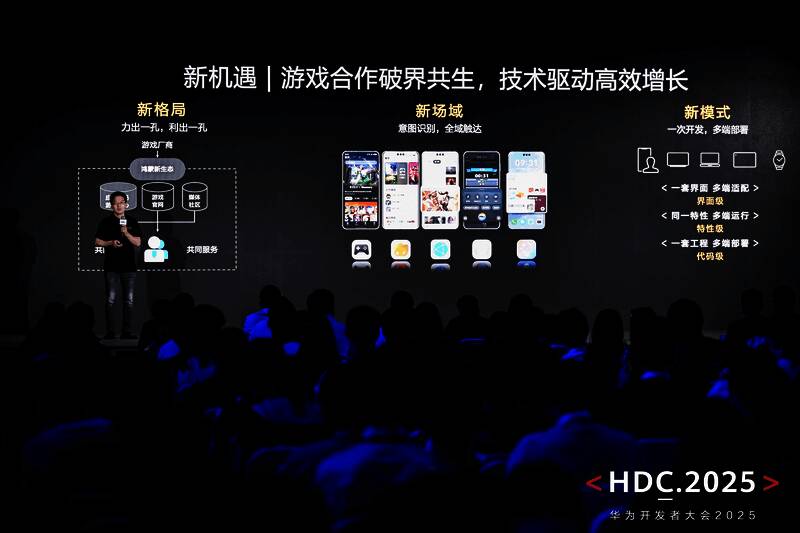 论坛现场观众认真聆听发言，气氛热烈