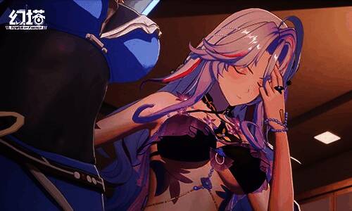 希佩尔坐在吧台前，手捧酒杯，神情略带沉思