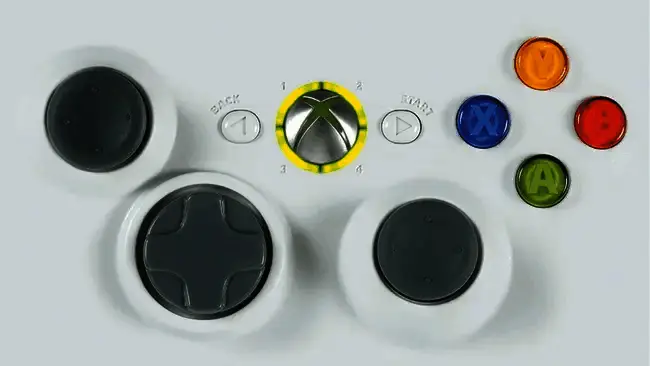 Xbox 360主机亮起红环警示灯，象征着系统故障和玩家无奈