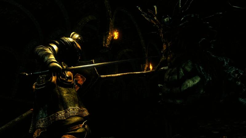 父亲在直播中通关《黑暗之魂》的画面，屏幕上显示着观众的祝贺弹幕