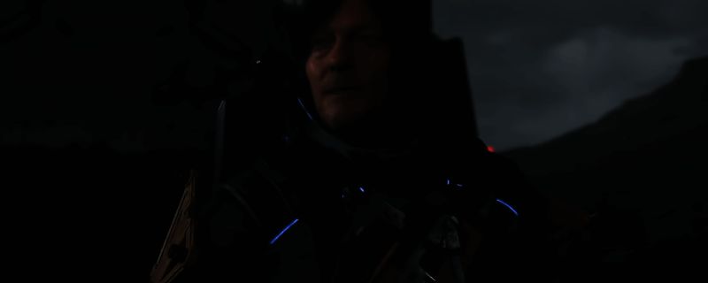 金色开罗尔生物在焦油坑中的场景，史莱姆形态的怪物闪烁着金属光泽