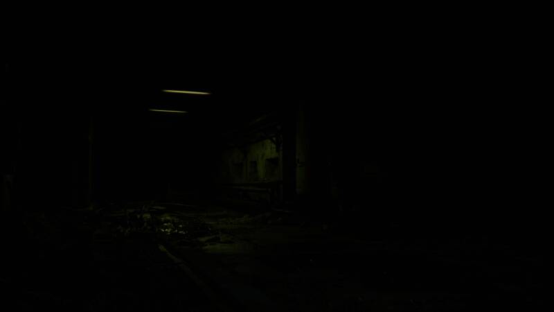 《ILL》概念图展示了一个昏暗压抑的游戏场景，角色仿佛置身于废弃医院走廊