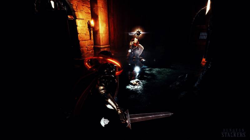 多名追踪者围攻Boss级敌人，战斗场面激烈