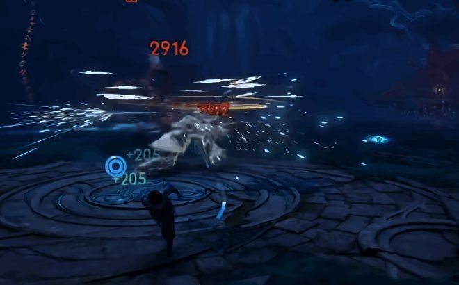 东方曜使用裂空斩向前突进，留下一道闪亮的剑光轨迹