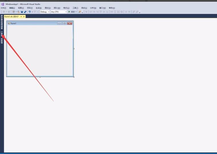 窗体设计界面示意图，展示空白窗体与工具面板布局