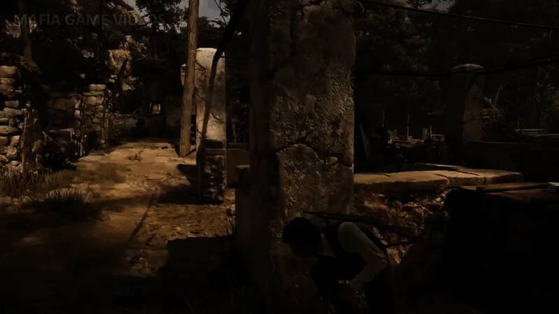 恩佐手持弹簧刀，站在昏暗的小巷中，背景有隐约的敌人身影