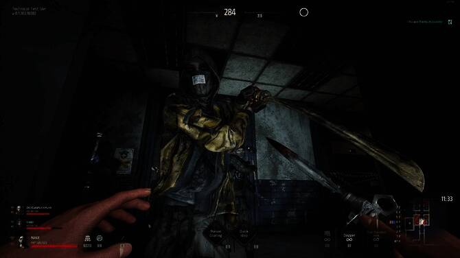 玩家营地内部场景，多个功能建筑围绕中心篝火分布，夜晚氛围浓厚