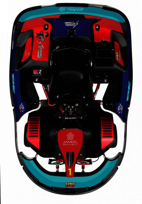 索尼克赛车联动卡丁车展示图，车身印有标志性蓝色涂装与角色形象