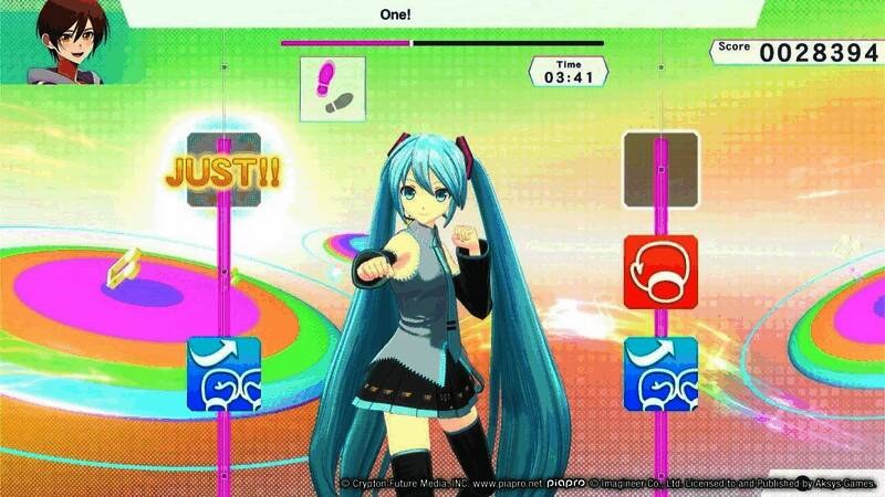 两名玩家使用Joy-Con进行双人对战训练，画面中显示双方得分对比及击打节奏提示