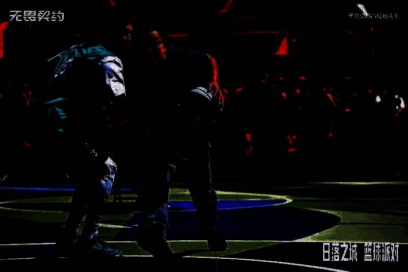 无畏契约展台灯光炫酷，Cosplay表演引发现场欢呼