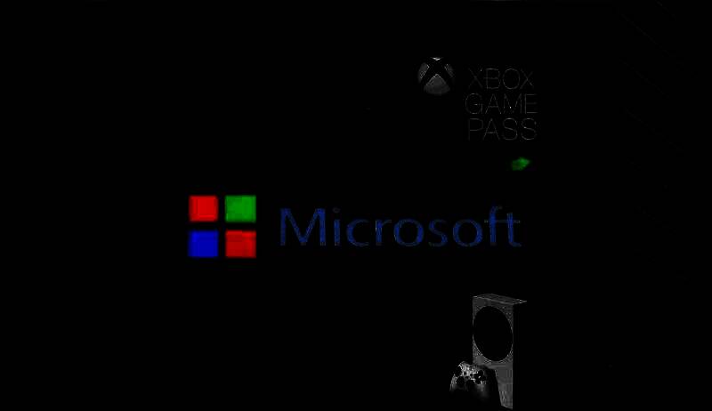 Xbox玩家论坛截图，展示社区对微软裁员的强烈反应