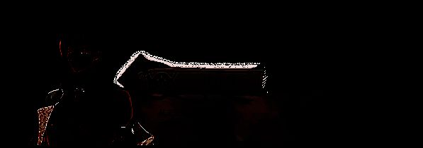 战斗前奏画面，主角手持武器面对未知敌人