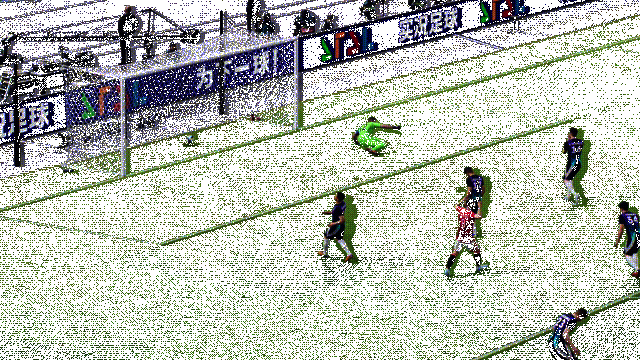 贝克汉姆踢出一道优雅的弧线球，皮球绕过人墙直入死角