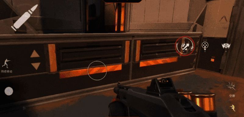 完成训练后的角色站在高处，俯瞰整个战场地图