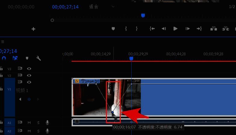 不透明度曲线被鼠标拖动调整，实时预览画面透明度变化