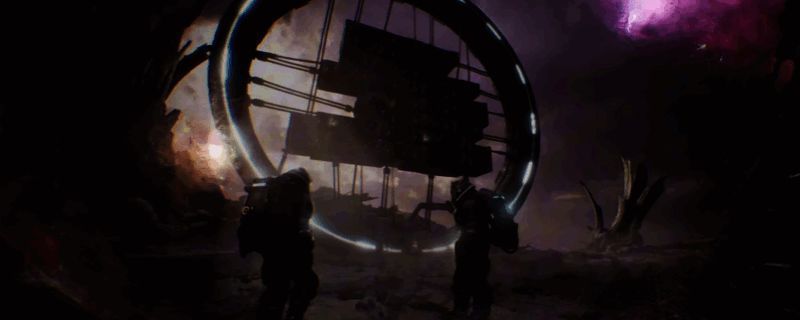 游戏界面显示角色纹身过程的特写画面，医生坐在纹身椅上准备接受特殊图案