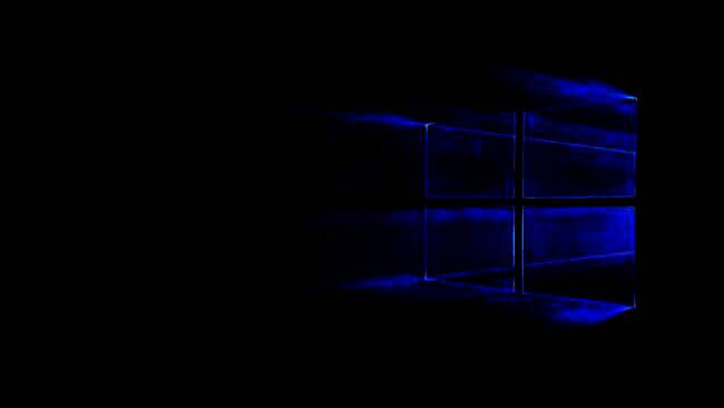 Steam Deck设备运行界面截图，展示Linux系统下游戏运行流畅度与兼容性