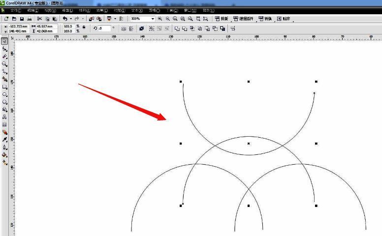 多个弧线经过翻转和叠加后的效果图，呈现出对称结构