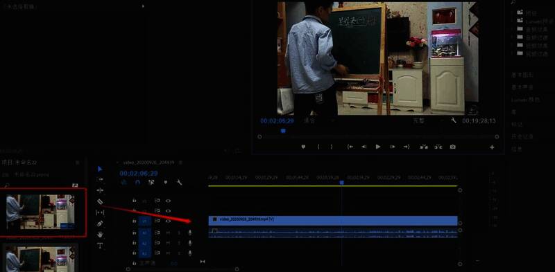 效果面板中展示“水平翻转”选项，鼠标光标正准备拖动该效果应用到视频轨道