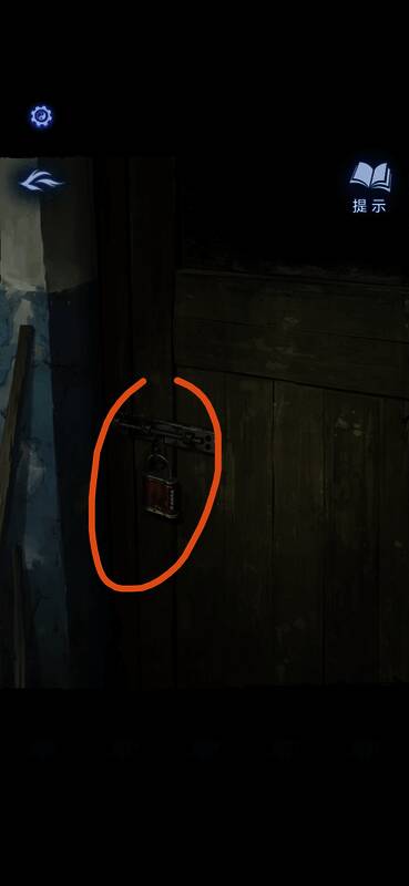 门内视角黑暗模糊，隐约可见柜子轮廓