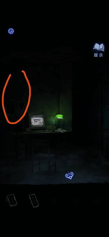 锦旗被挂在墙面上展示