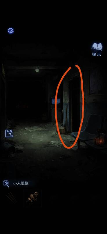 小人雕像嵌入凹槽启动机制