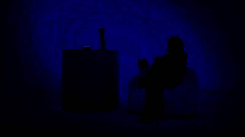 Lisa与PS5主机合影的创意造型图，霓虹光影营造未来主义氛围