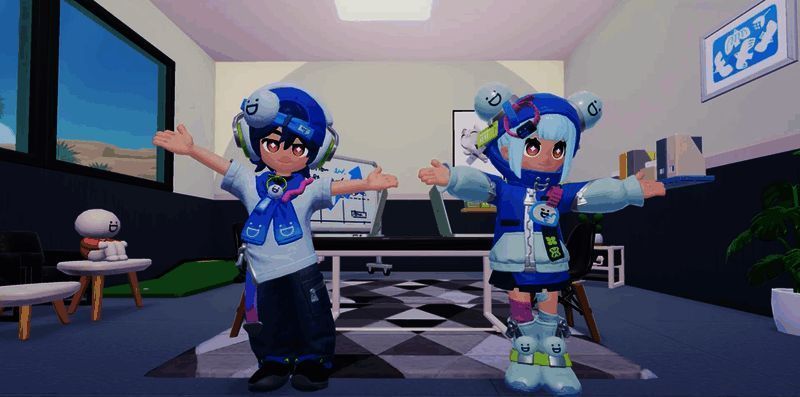 两款联动时装展示，左侧为写实风工装，右侧为潮流蓝白配色服装