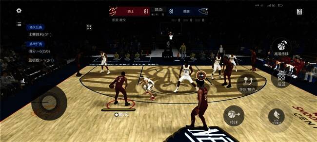 比赛进行中，球员快速攻防转换场景